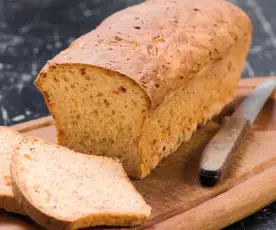 Chleb z serem i salami