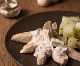 Kurczak z sosem pieczarkowym i ziemniakami