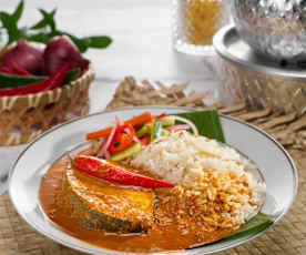 Trader's Rice with Tuna Gulai and Acar