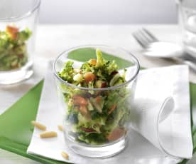 Salade de brocoli, poivron rouge et pignons