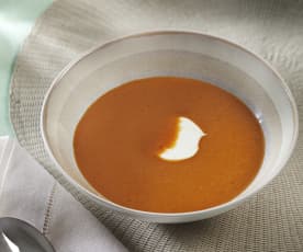 Cream of red pepper and ginger soup