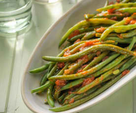 Green beans with tomato and parsley
