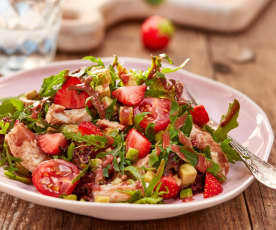 Erdbeer-Avocado-Salat mit Hähnchen