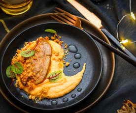 Foie gras poêlé, purée de panais et crumble