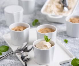 Wegański pudding owsiano-gruszkowy z lodami waniliowymi