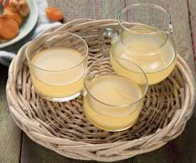 Gerstenwasser mit Marille und Ingwer