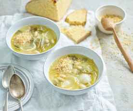 Sopa de feijão com couve-portuguesa