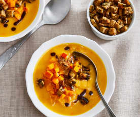Süßkartoffel-Kürbis-Suppe mit Kräutercroûtons