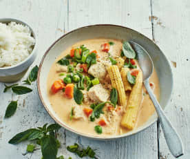 Curry rouge de poulet aux légumes et lait de coco