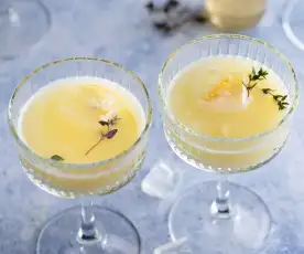 Mocktail de limón y tomillo