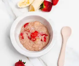 Banana and strawberry quinoa porridge (first foods)