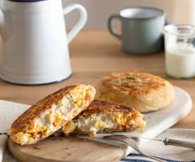 "Hot Pockets" proteicos (pão de frigideira recheado)