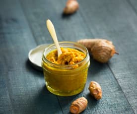 Fresh turmeric and ginger paste