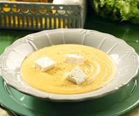 Crema de escarola con queso feta