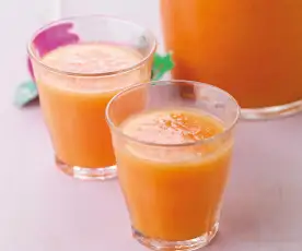Sumo de melancia, laranja e maracujá
