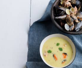 Sopa de alho-francês e frutos do mar