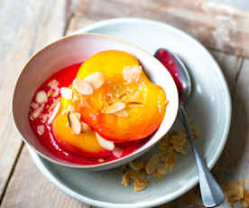 Pêches pochées, framboises, amandes