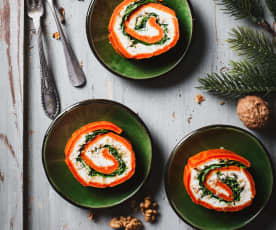 Rollo de piquillo con rúcula y nueces