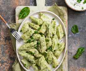 Kopytka serowo-ziemniaczane ze szpinakiem