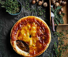 Empada de guisado de carne e cogumelos