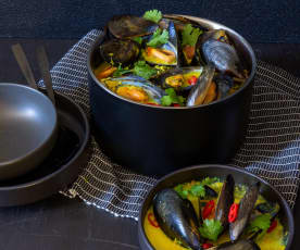 Mussels in turmeric and ginger broth