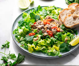 Salada de carne com erva-príncipe