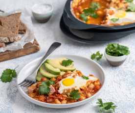 Shakshuka z ciecierzycą i boczkiem na Varomie