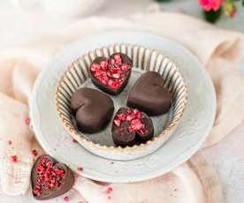 Czekoladowe pralinki z nadzieniem malinowym