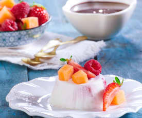 Budino allo yogurt e frutta fresca
