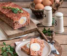 Klops z papryką i jajkiem