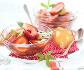 Soupe fraise-rhubarbe et verveine