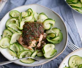 Salmone al forno con tagliatelle di zucchine