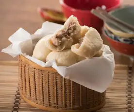 Petits pains farcis au porc (Baozi)