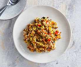 Insalata di cereali misti e verdure