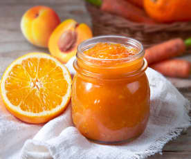 Composta di albicocche e carote all'arancia (a ridotto contenuto di zuccheri)