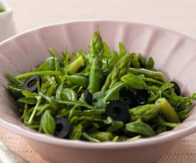 Salada verde com vinagreta de manjericão