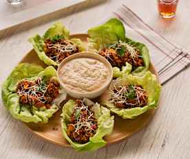 Salattacos mit Linsenfülle und Tofudip