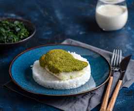 Dorsz w ziołowej kruszonce z ryżem, szpinakiem i sosem cytrynowym