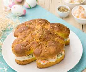 Colomba salata alla curcuma con verdure e gamberi