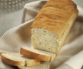 Pan de molde con semillas de amapola