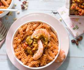 Pasta de lenteja roja con berenjena asada y langostinos