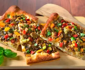 Pizza à la pomme de terre et aux légumes