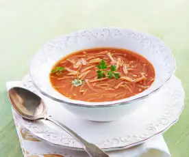 Tradicional sopa de fideo