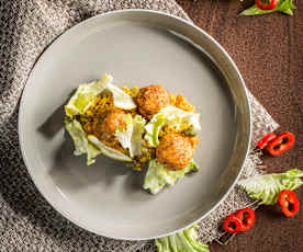 Selleriehirse mit Hühnerbällchen und Endiviensalat