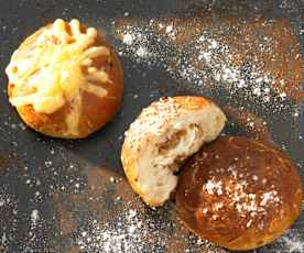 Laugen-Zwiebel-Käse-Brötchen