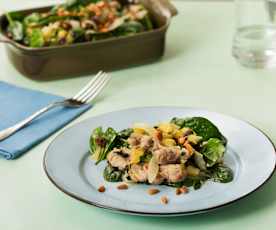 Kurczak ze szpinakiem, jabłkiem i rodzynkami