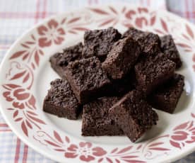 Brownies raw al cioccolato, mirtilli e vaniglia
