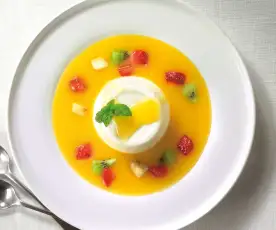 Mousse di yogurt con salsa alle albicocche