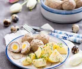 Pulpety z jajkiem przepiórczym w sosie pieczarkowym