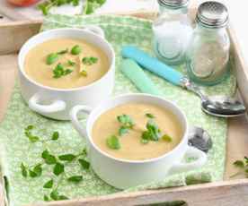 Sycąca zupa krem z fasoli z jabłkiem i majerankiem